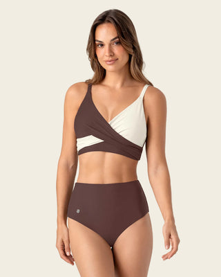 Bikini con bloomer tiro alto y top de buen cubrimiento#color_c56-marron