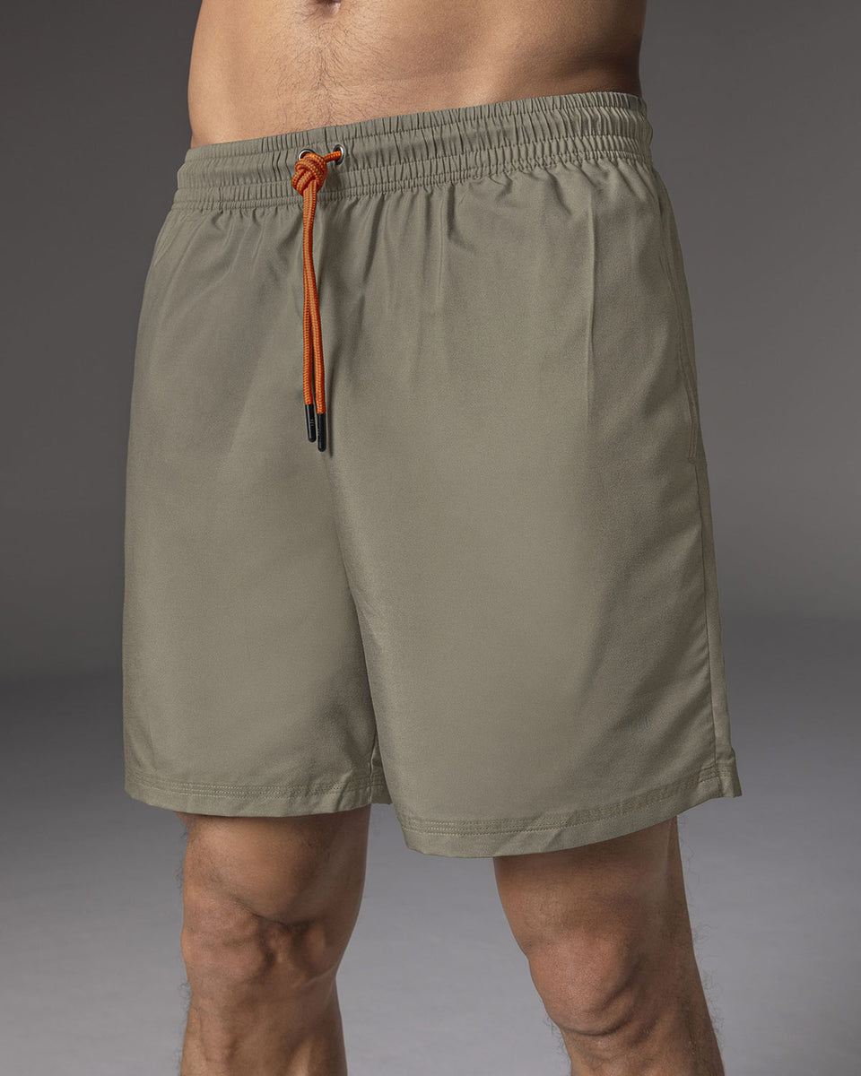 Pantaloneta deportiva con bolsillos funcionales