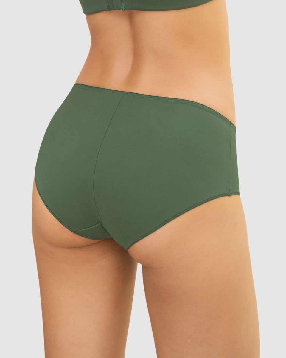 Hípster semidescaderado de buen cubrimiento