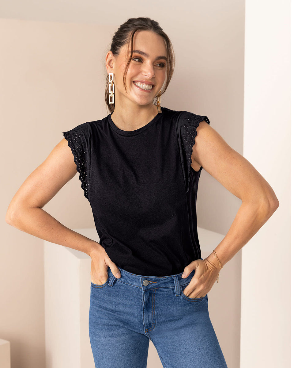 Blusa sin mangas con detalle ojalillo en hombros