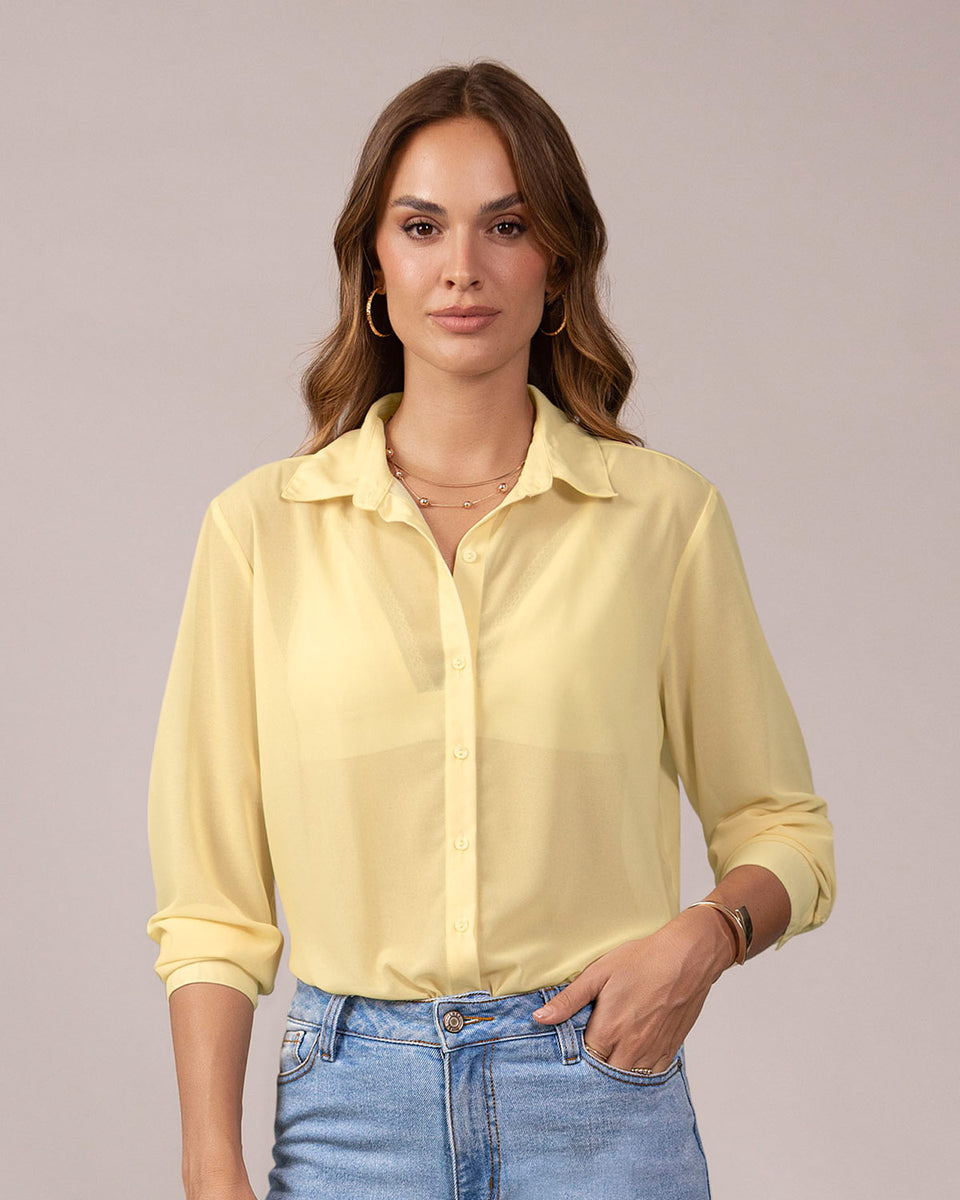 Blusa manga larga elaborada en tela con transparencia