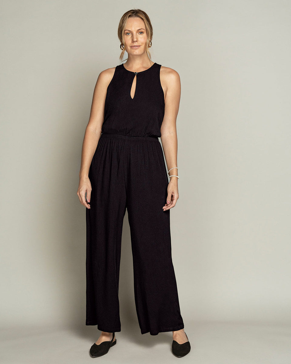 Enterizo largo sin mangas con botón y abertura en escote