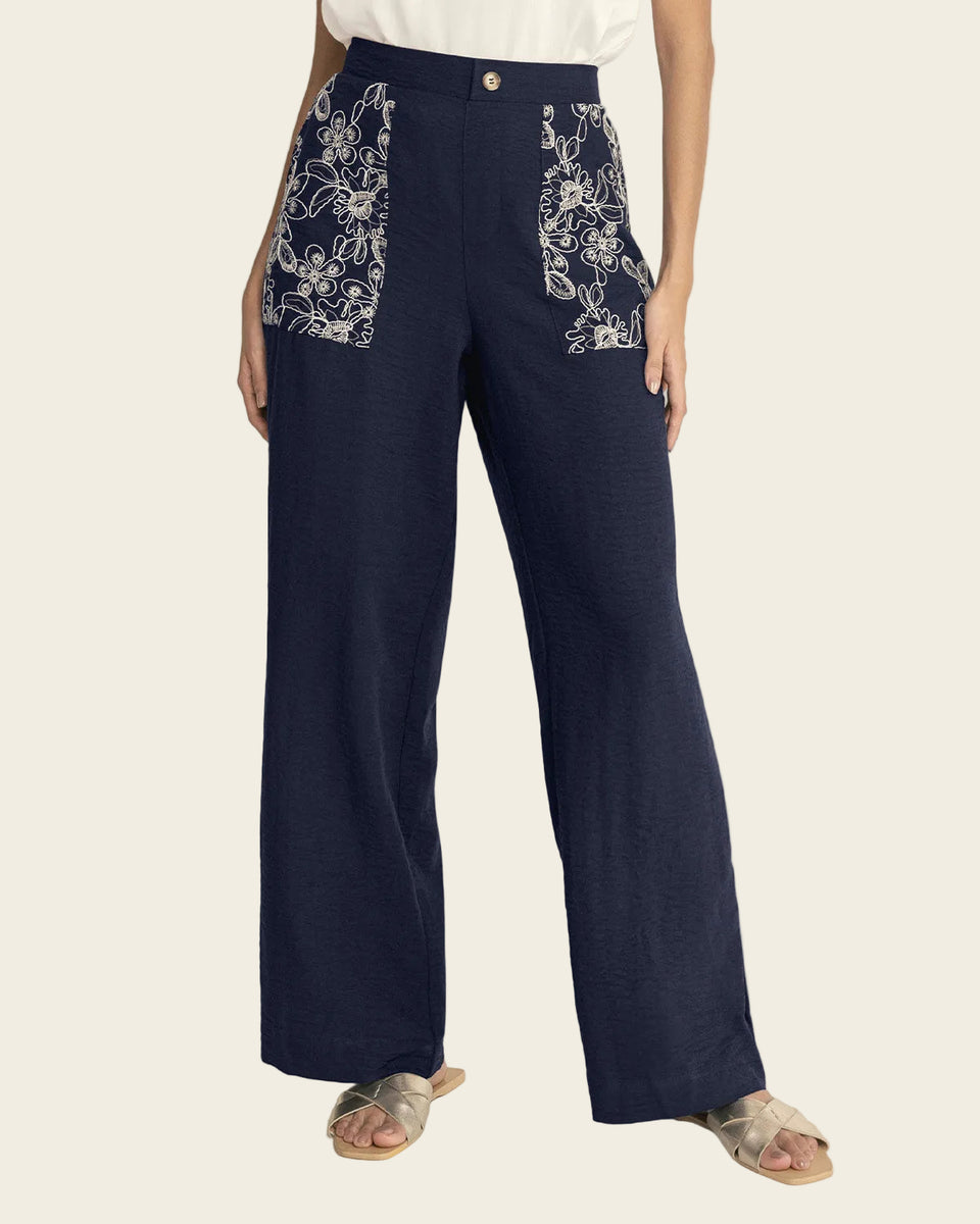 Pantalón ruedo amplio con bolsillos en tela bordada