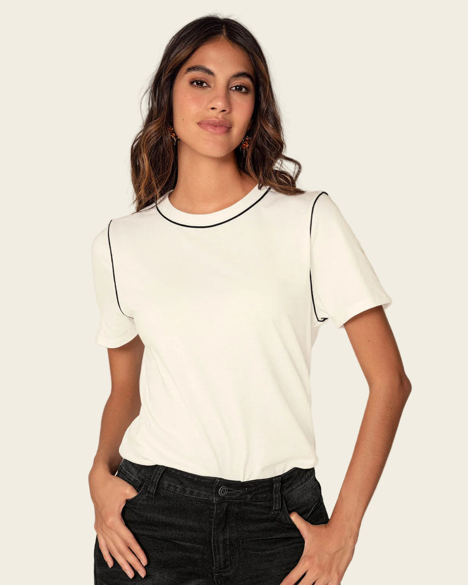 Blusa manga corta con detalles en contraste