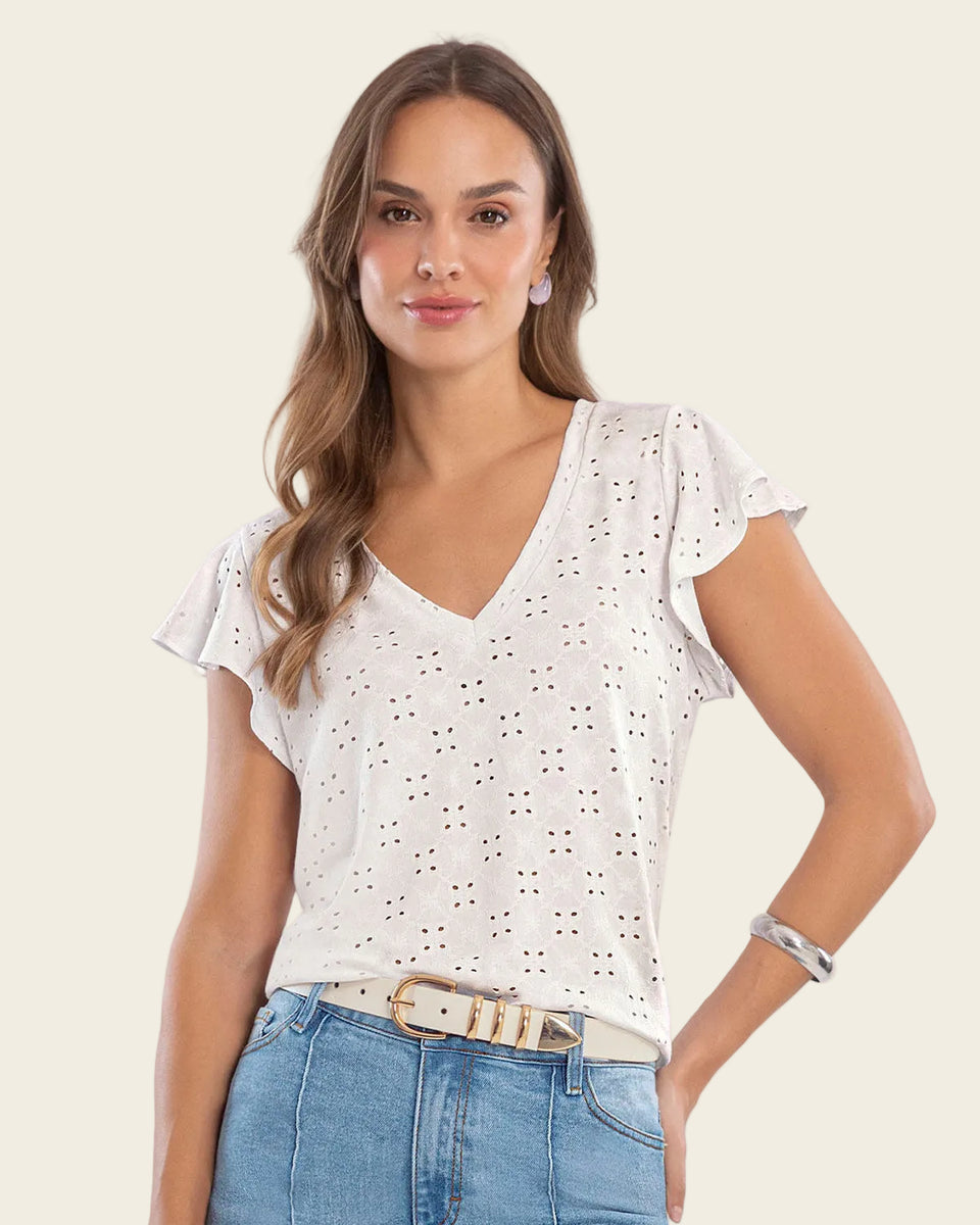 Blusa con boleros en manga elaborada en tela tipo ojalillo