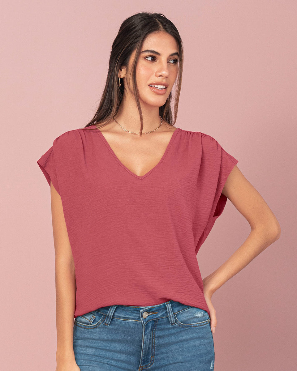 Blusa en tela corrugada con detalle recogido en hombros