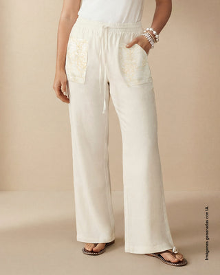 Pantalón ruedo recto con bolsillos bordados#color_018-marfil