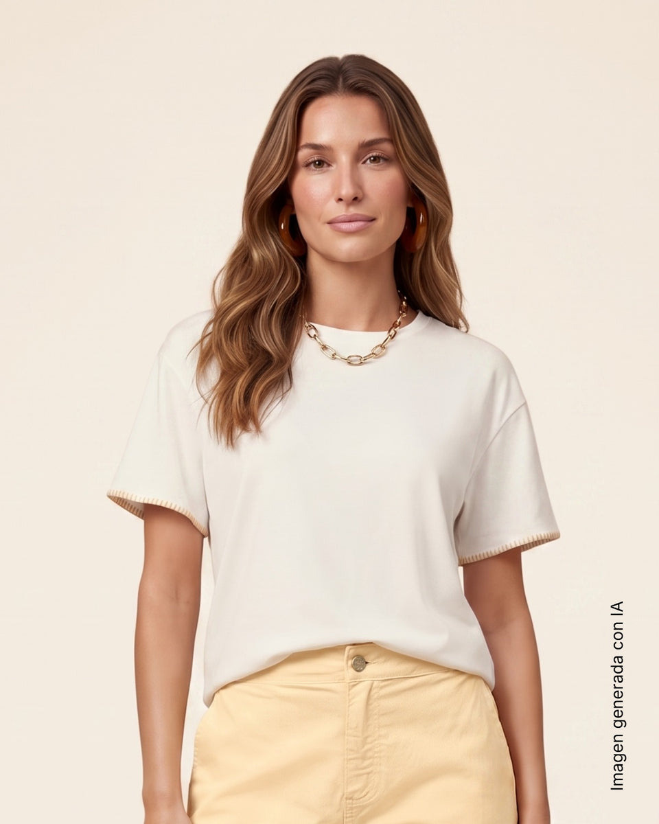 Blusa amplia con puntadas en mangas