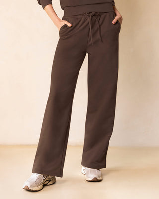 Pantalón ruedo amplio con elástico y tira anudable en cintura#color_c23-cafe-chocolate