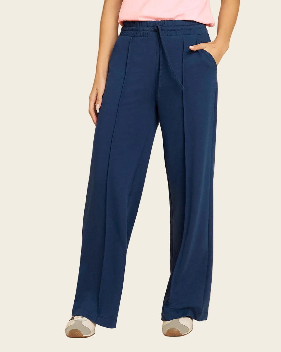 Pantalón tipo jogger con ruedo ancho