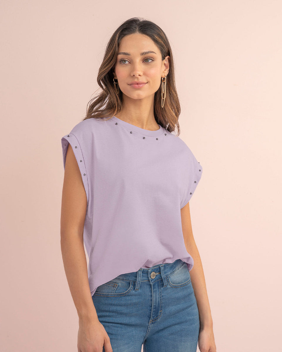 Blusa con taches en cuello y mangas