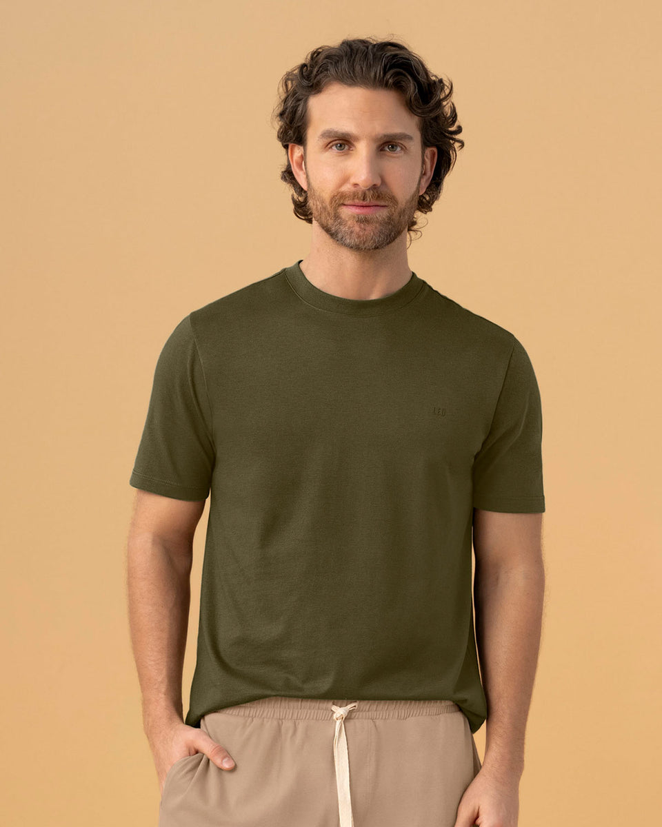 Blusa básica con manga corta y cuello redondo