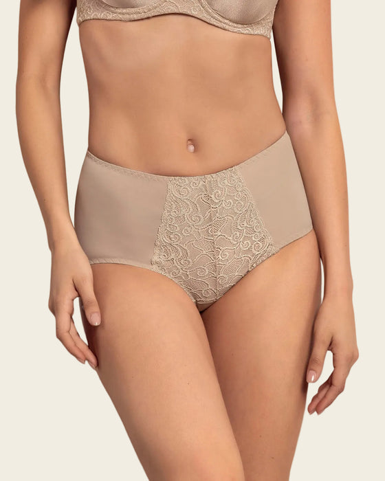 Bloomer clásico de control suave con toques de encaje en abdomen#color_802-cafe-claro