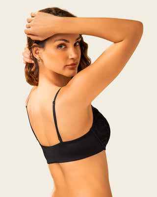 Brasier en encaje con abrochadura frontal y espalda lisa#color_700-negro