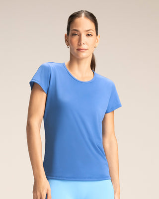 Blusa deportiva de secado rápido y silueta semiajustada#color_052-azul-medio-cielo