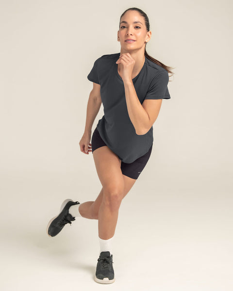 Blusa deportiva de secado rápido y silueta semiajustada#color_795-gris-oscuro