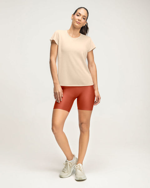 Blusa deportiva de secado rápido y silueta semiajustada#color_815-marfil