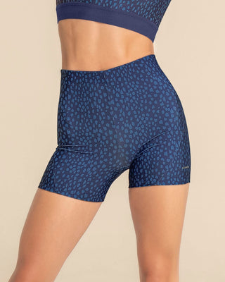 Short corto deportivo ajustado y ligero con cómodo elástico en cintura#color_589-estampado-azul