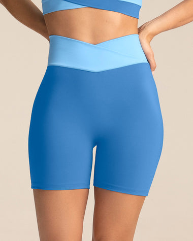 Short biker con pretina en V#color_052-azul-medio-cielo