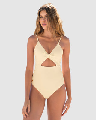 Traje de baño entero de control suave con detalle de escote cruzado#color_898-marfil