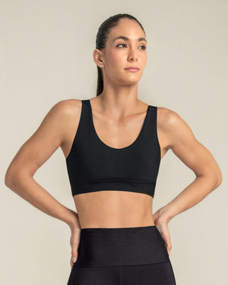 Top deportivo espalda atlética con detalles en tul#color_700-negro