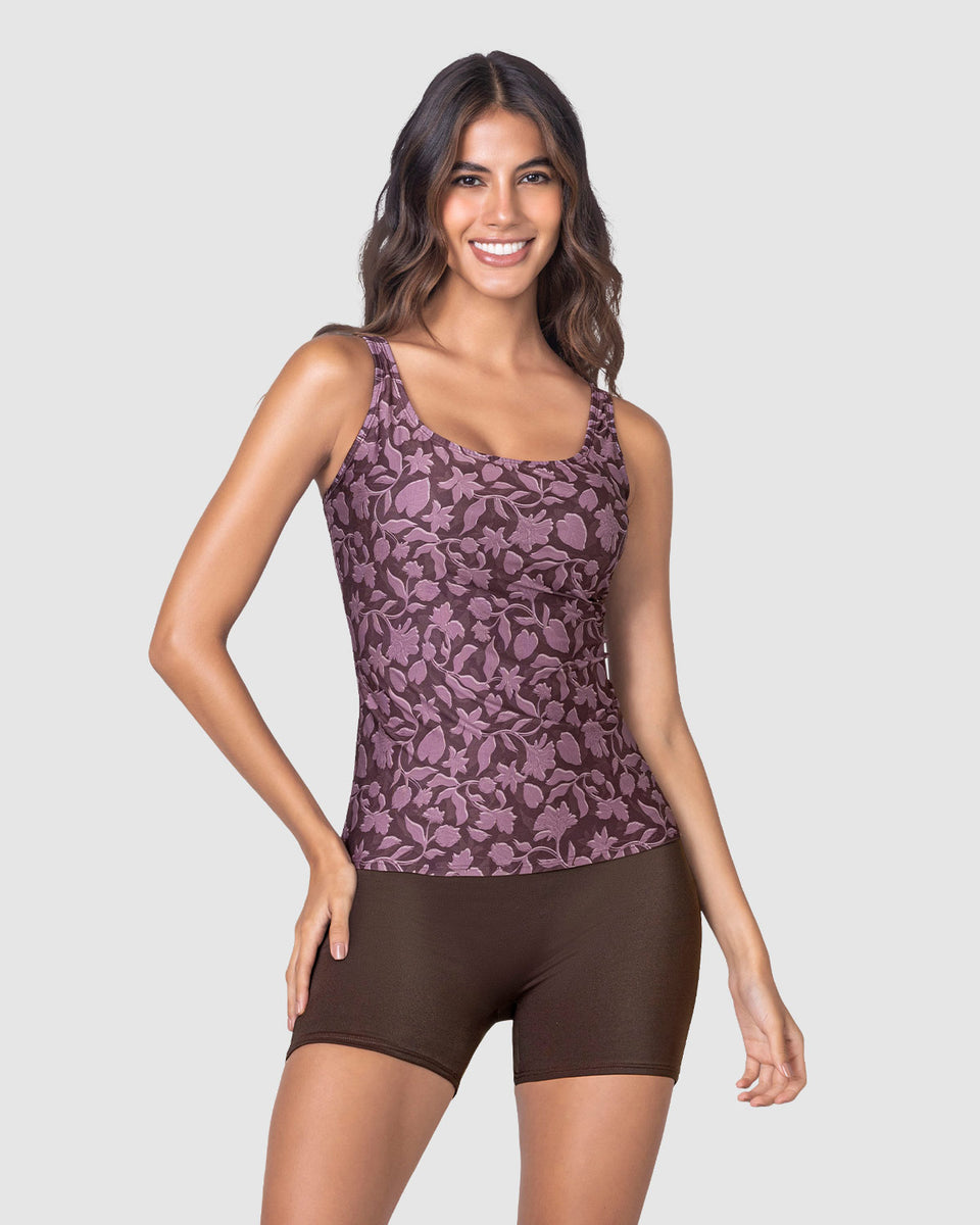 Traje de baño con blusa y short elaborado con botellas PET