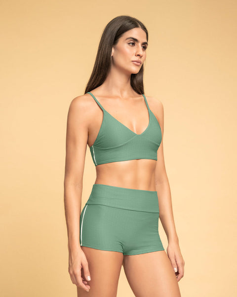 Bikini deportivo con short de buen cubrimiento#color_623-verde-medio