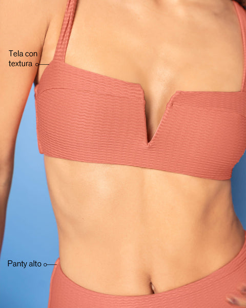 Bikini con bloomer de tiro alto y top de escote recto#color_319-coral