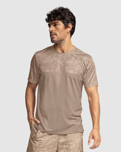 Camiseta deportiva masculina con tecnología de secado rápido#color_014-estampado-beige-café