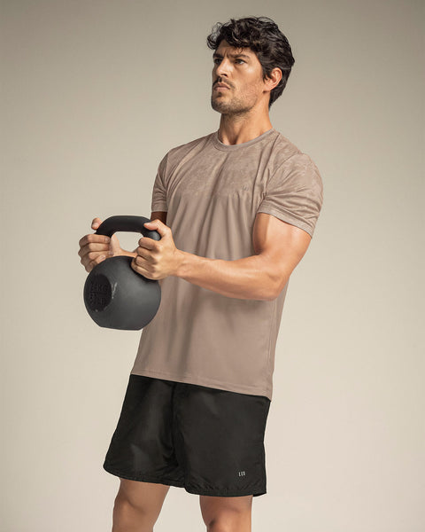 Camiseta deportiva masculina con tecnología de secado rápido#color_014-estampado-beige-café