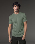 Camiseta deportiva masculina semiajustada de secado rápido#color_198-verde-medio
