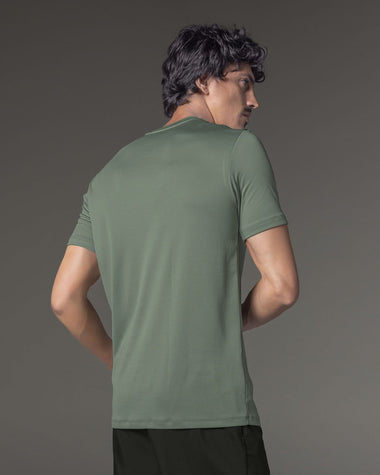 Camiseta deportiva masculina semiajustada de secado rápido#color_198-verde-medio