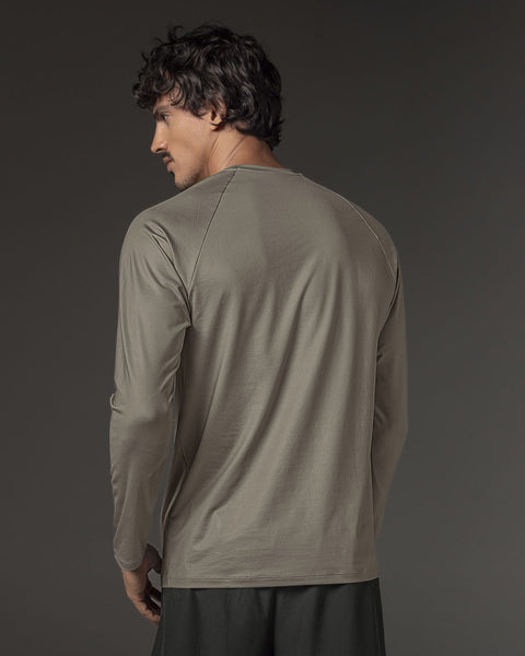 Camiseta deportiva masculina manga larga con protección UV#color_606-arena