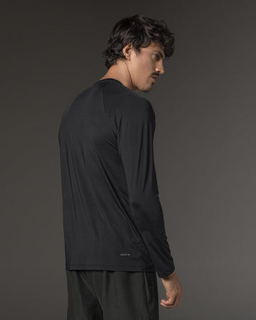 Camiseta deportiva masculina manga larga con protección UV#color_700-negro