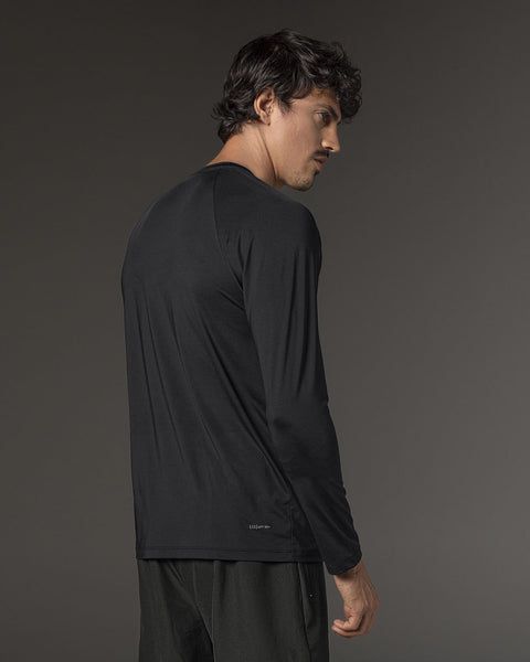 Camiseta deportiva masculina manga larga con protección UV#color_700-negro