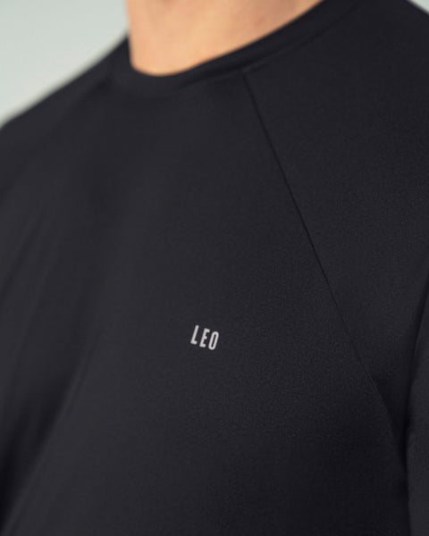 Camiseta deportiva masculina manga larga con protección UV#color_700-negro