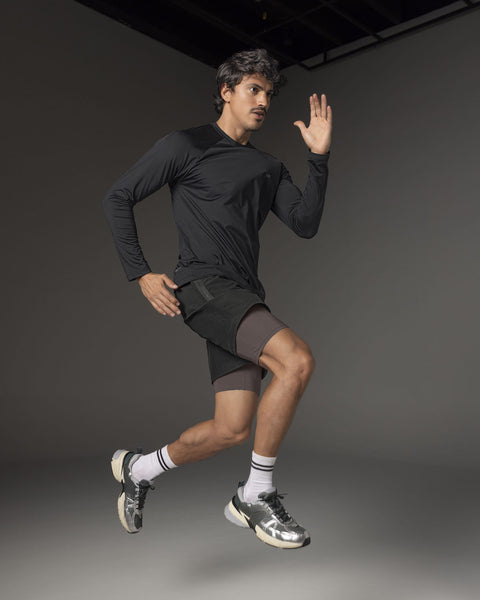 Camiseta deportiva masculina manga larga con protección UV#color_700-negro