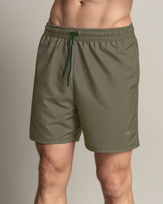 Pantaloneta deportiva con bolsillos funcionales#color_610-verde-militar