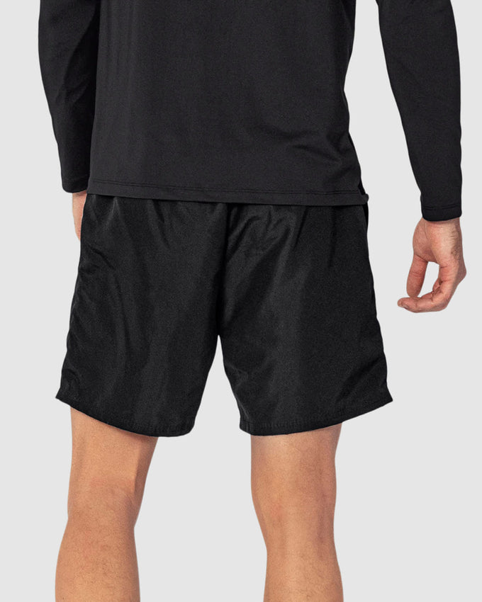 Pantaloneta deportiva con acabado antifluidos y bolsillos funcionales#color_700-negro
