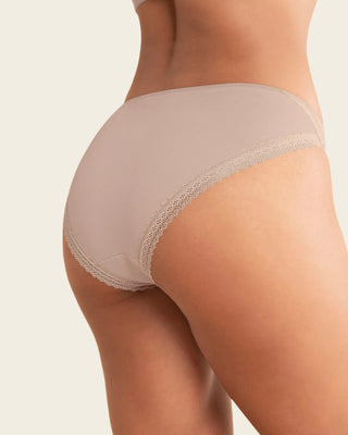 Bloomer tipo bikini con encaje decorativo en piernas#color_802-cafe-claro