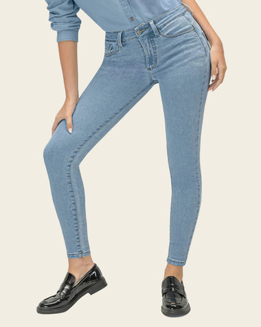 Jean skinny levanta cola#color_022-azul-claro