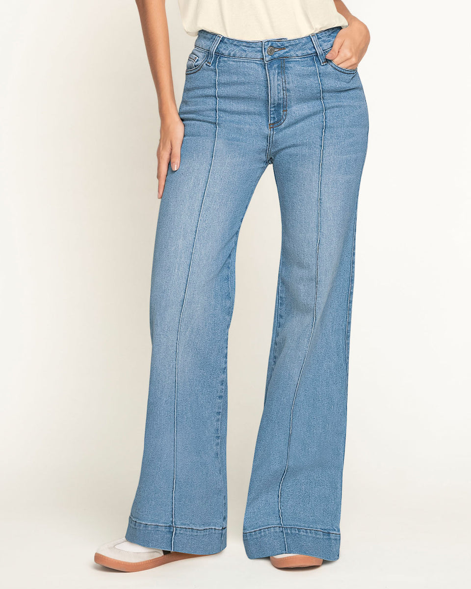 Jean ruedo amplio con costuras decorativas en frente