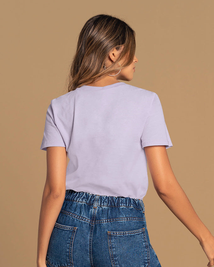 Blusa manga corta con mensaje en el frente#color_490-lila