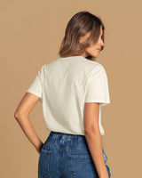 Blusa manga corta con mensaje en el frente#color_859-marfil-estampado