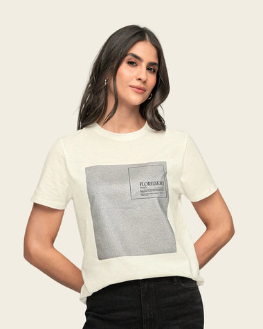 Blusa manga corta con mensaje en el frente#color_871-marfil