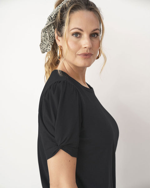 Blusa manga corta con cuello redondo y nudo en mangas#color_700-negro