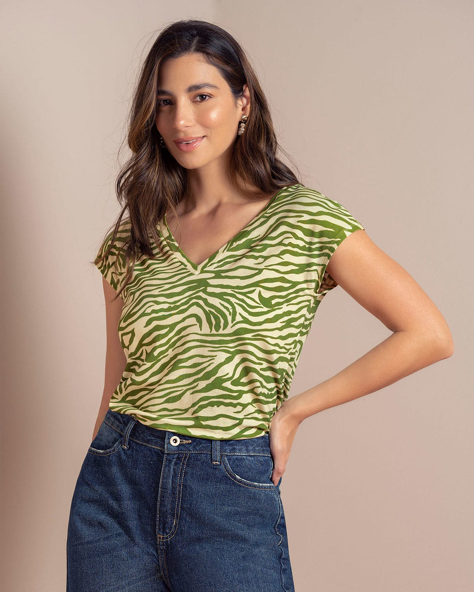 Blusa estampada manga corta con cuello en V