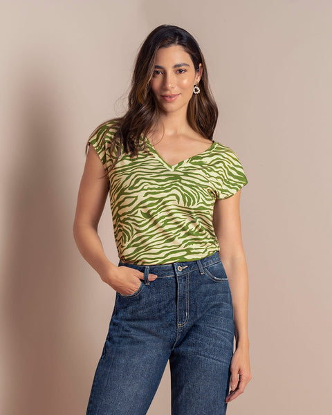 Blusa estampada manga corta con cuello en V#color_045-zebra