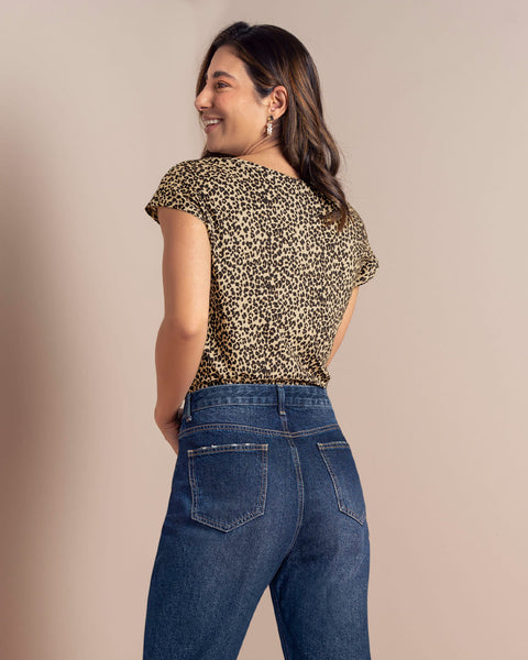 Blusa estampada manga corta con cuello en V#color_148-animal-print