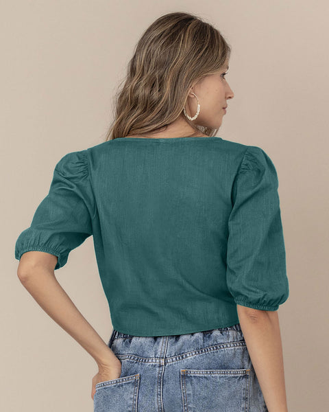 Blusa manga corta tipo crop con detalle de anudado en frente#color_063-verde-azul-oscuro